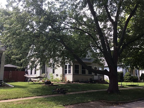 3rd image of 215 Winter St