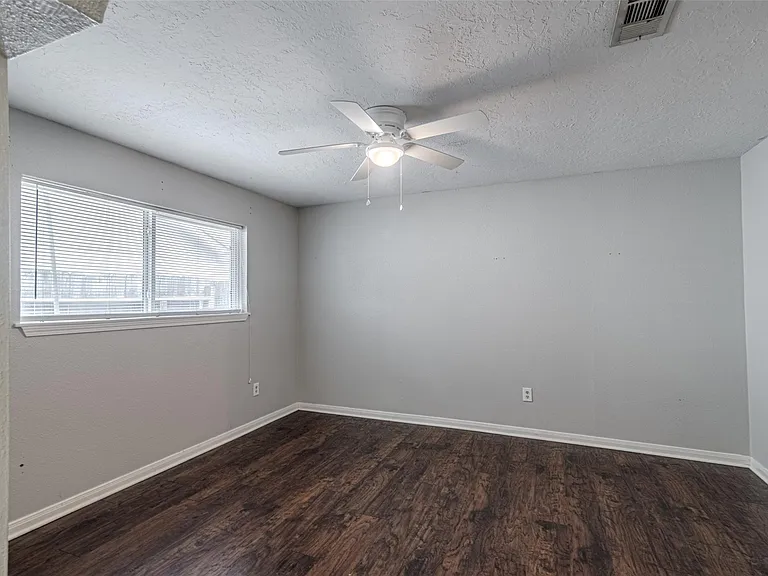 9702 Birsay St — Photo 13