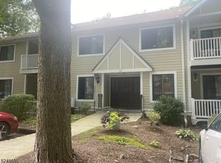 8 Foxwood Dr APT D, Morris Plains, NJ 07950