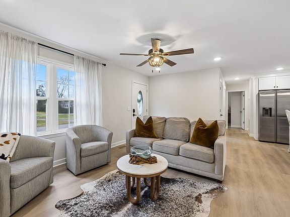 4th image of 301 Carol Dr