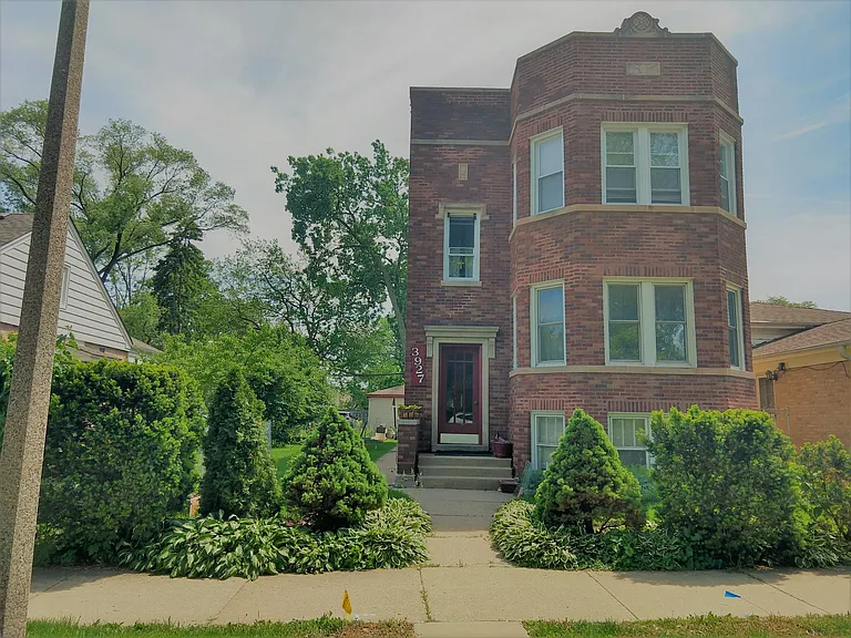 Property (rental unit is on 2nd Floor)