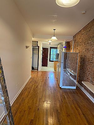4th image of 2133 3rd Ave Front 2