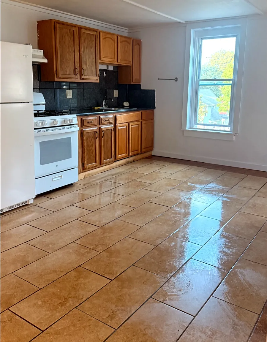 1 bed, $1,000 — Photo 3