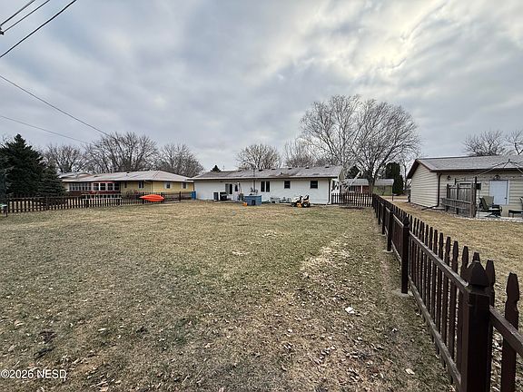 5th image of 1108 Vista Dr