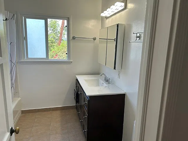 2 bed, 1000 sqft, $3,500 — Photo 2