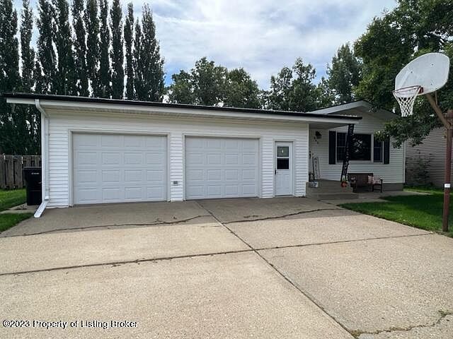 1st image of 840 Elm Ave