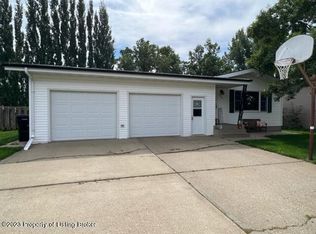 840 Elm Ave, Dickinson, ND 58601