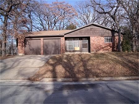 1st image of 4717 Forest Knoll Dr