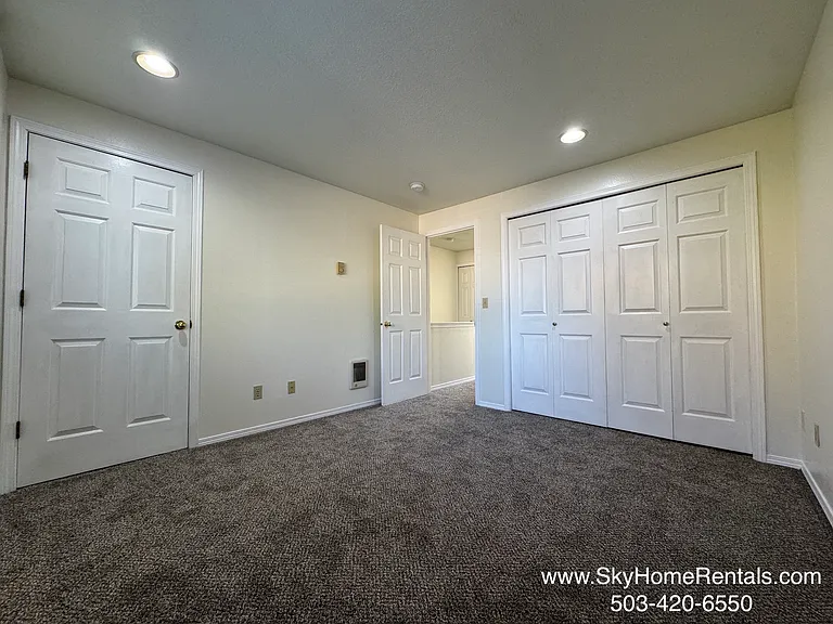 2180 Maplewood Dr S — Photo 14