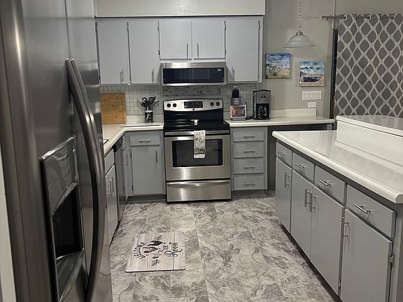 4th image of 11717 Douglas Ln