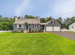 9 Highfields Dr, Canton, CT 06019