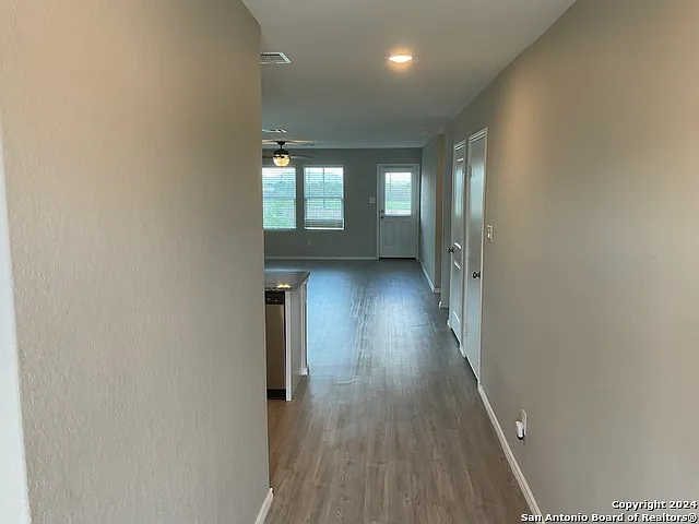 4 bed, 2.5 bath, 1850 sqft, $2,100 — Photo 2