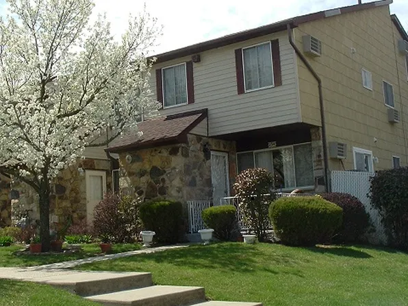 15A Fuller Ct, Staten Island, NY 10306