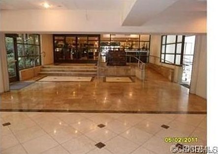 4th image of 600 W 9th St APT 1211