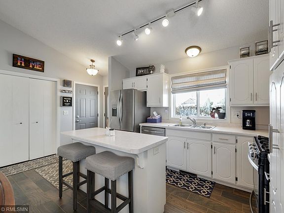 5th image of 608 5th Ave S