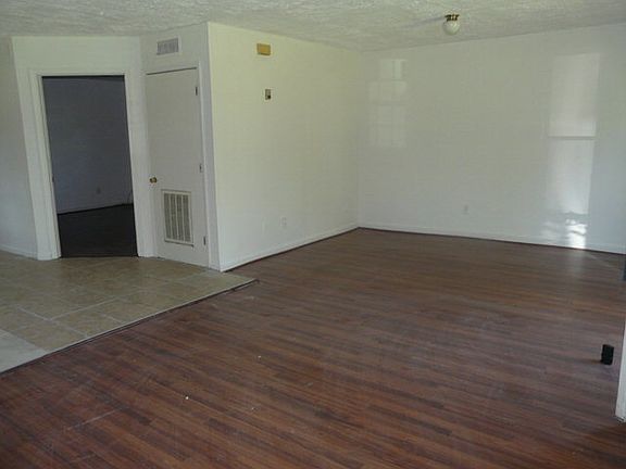 3rd image of 101 Bowe St