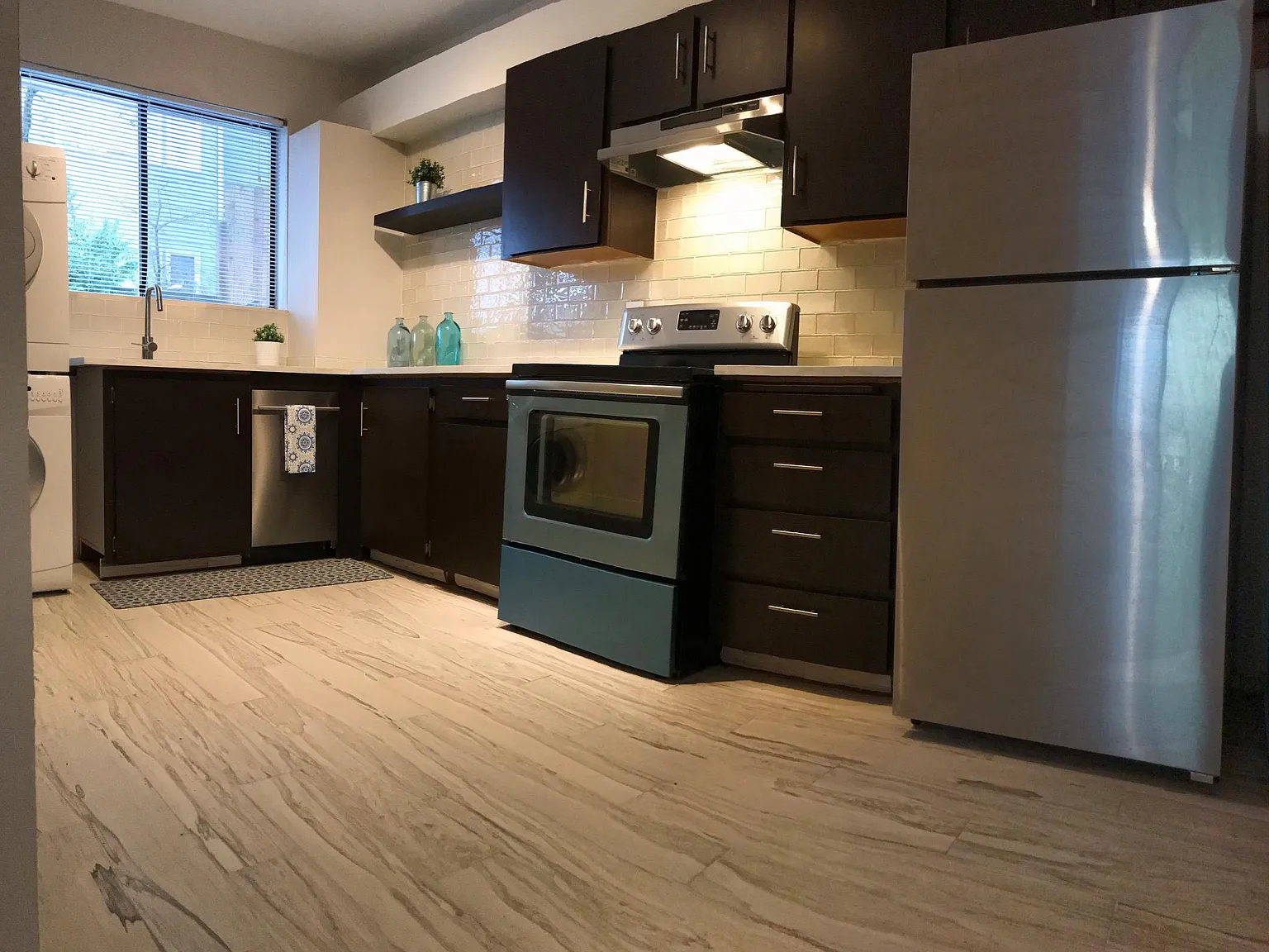 2325 W Crockett St — Photo 3