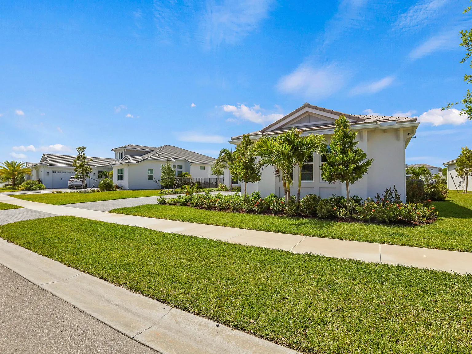 3 bed, 2.5 bath, 2703 sqft, $5,500 — Photo 2