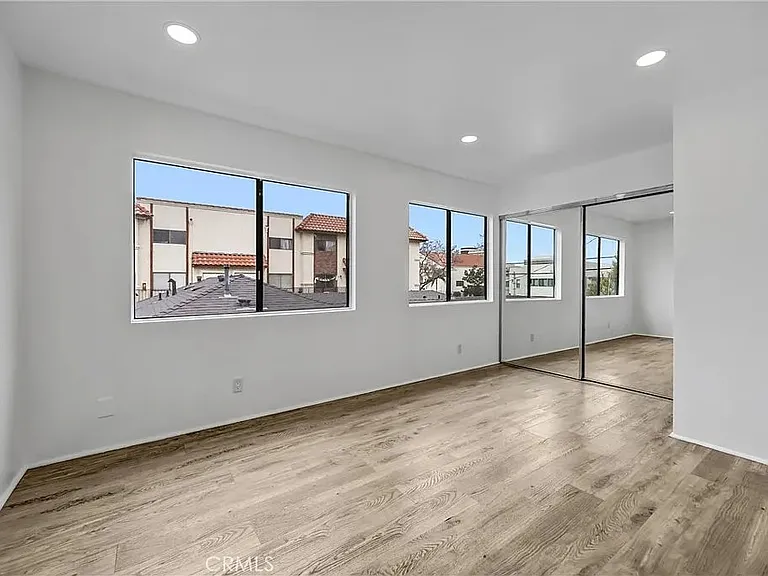 219 N Isabel St #4 — Photo 33