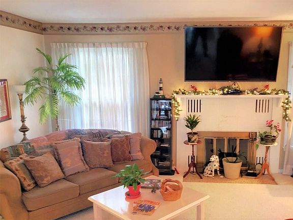 4th image of 2221 Norwood Dr