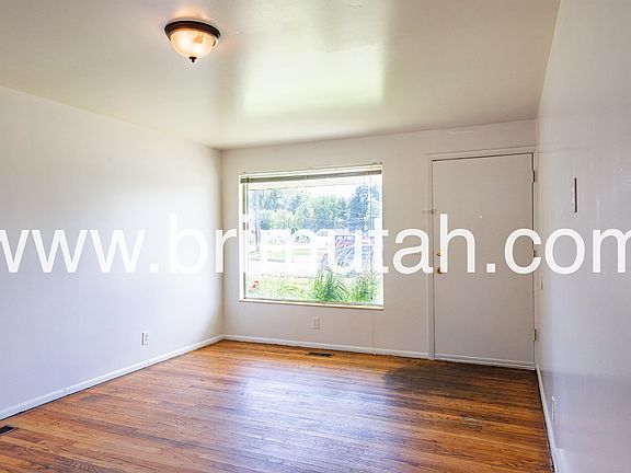 3rd image of 1289 E Oros Ave