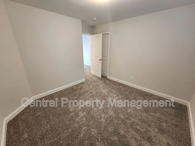 512 Dottie Ct — Photo 25