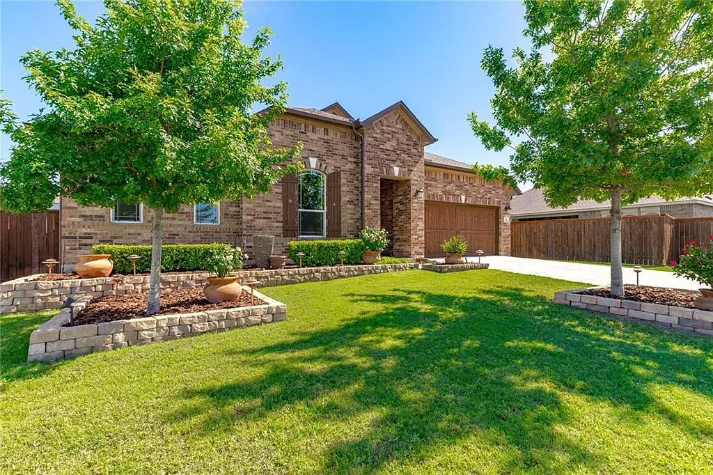 4 bed, 3.0 bath, 3242 sqft, $2,975 — Photo 2