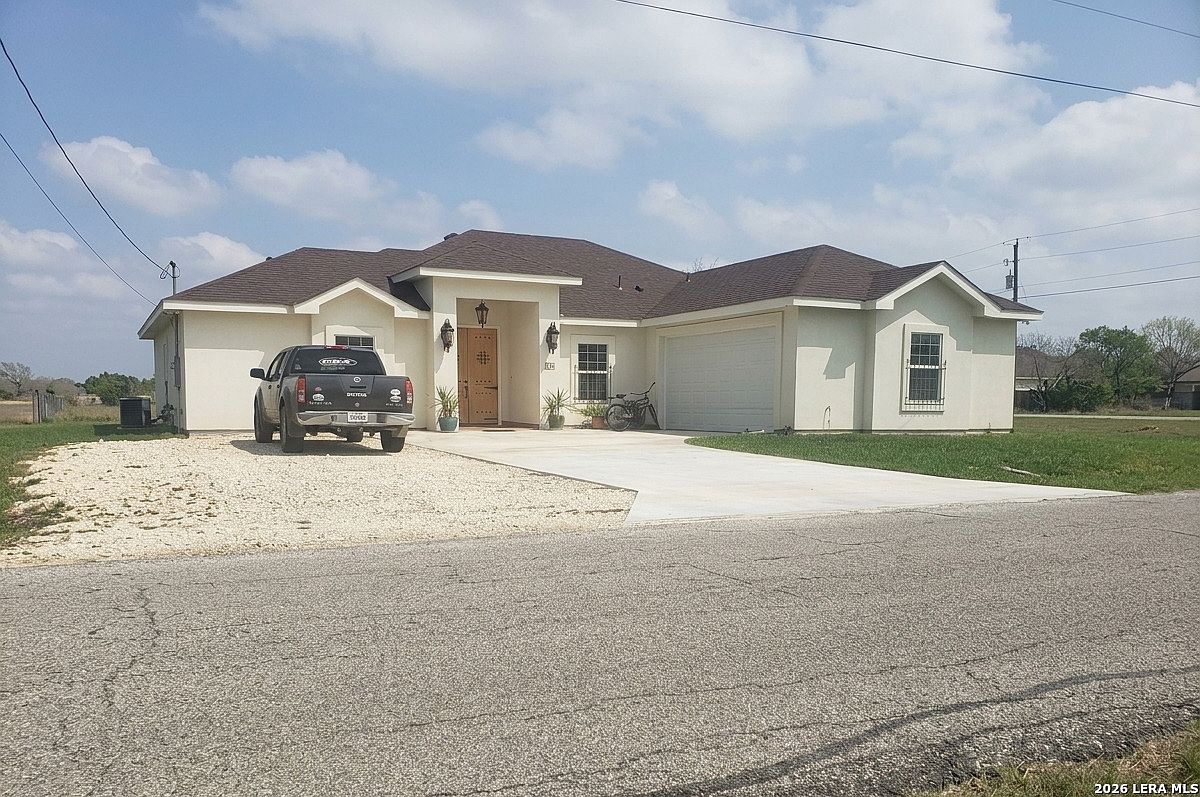 453 FAIRWAY CIR