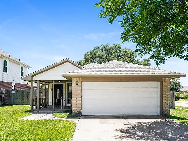 6395 Crossway Dr — Photo 1