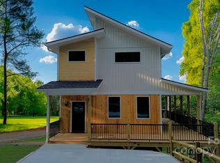 139 Blossom Rdg, Leicester, NC 28748