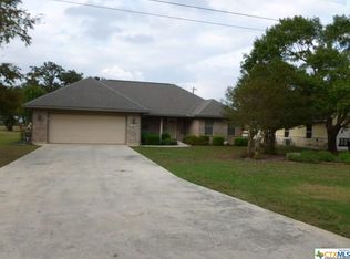 302 Edgewood Dr, Bandera, TX 78003