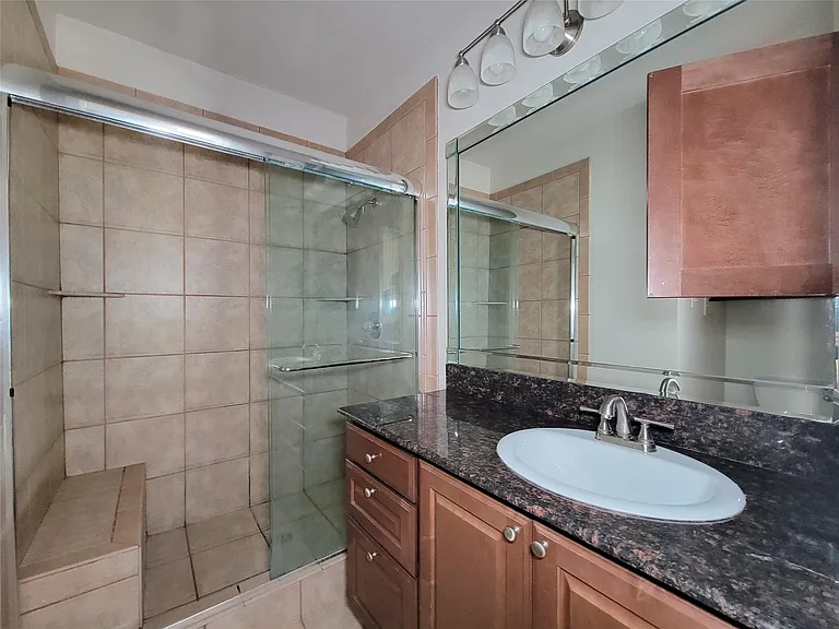 2255 Braeswood Park Dr #259 — Photo 28