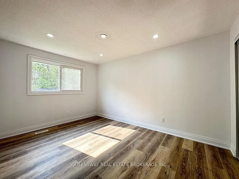 7 Leaside Dr #MAIN — Photo 7