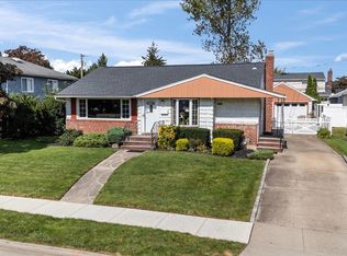 41 Cornell Lane, Hicksville, NY 11801