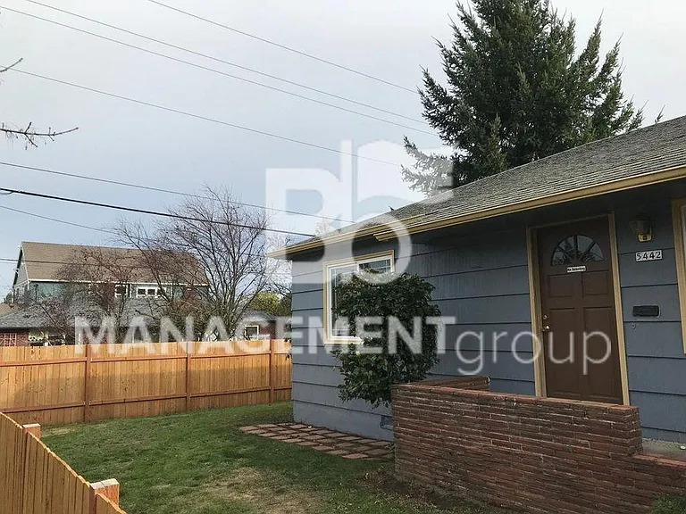 5442 NE 38th Ave — Photo 2