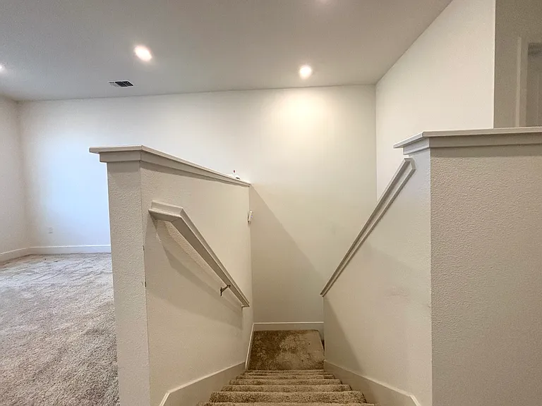 2051 Rosemary Dr — Photo 12