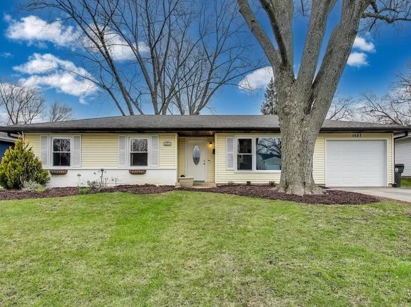1527 N Kennicott Ave, Arlington Heights, IL 60004