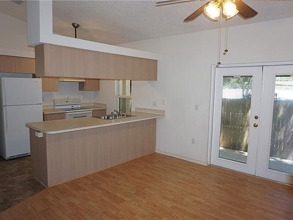 4th image of 15531 Avalon Ave