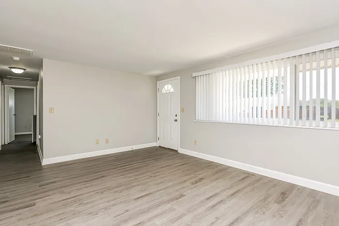 3 bed, 2.0 bath, 1080 sqft, $1,545 — Photo 2