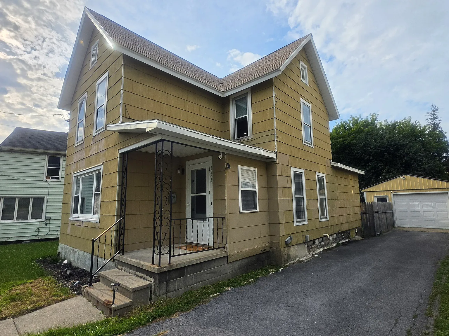 4 bed, 1.5 bath, 1656 sqft, $1,850 — Photo 1