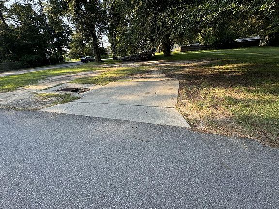 5th image of 226 Carolina Dr