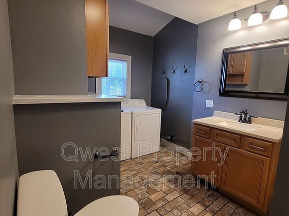 3rd image of 1123 2nd St NW #1