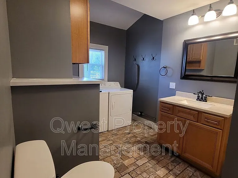 1123 2nd St NW #1 — Photo 3