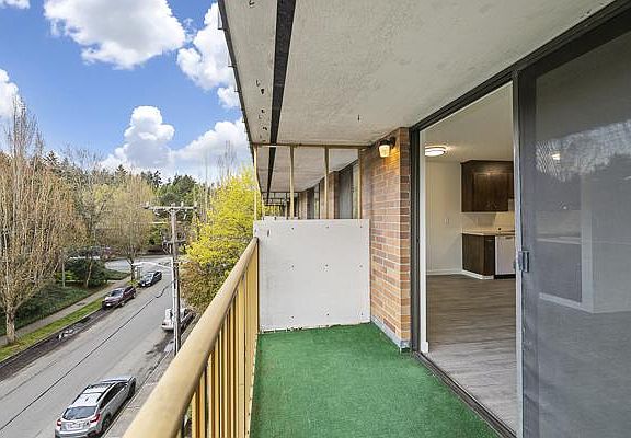 5th image of 1520 NE 143rd St #401