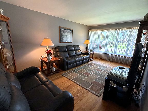 5th image of 8759 Natoma Ave