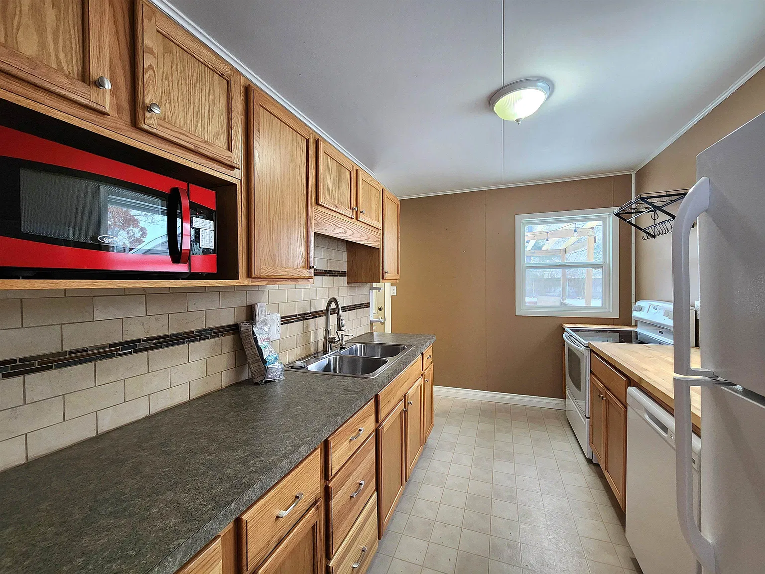 3 bed, 1.0 bath, 864 sqft, $1,450 — Photo 4