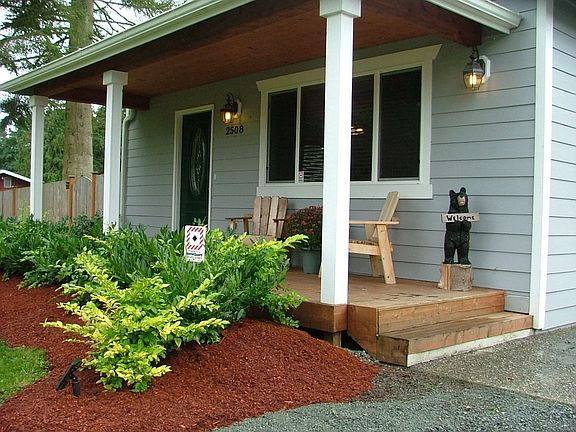 Nice covered front deck