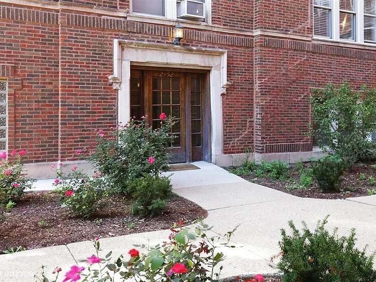 2452 W Addison St #3A — Photo 2
