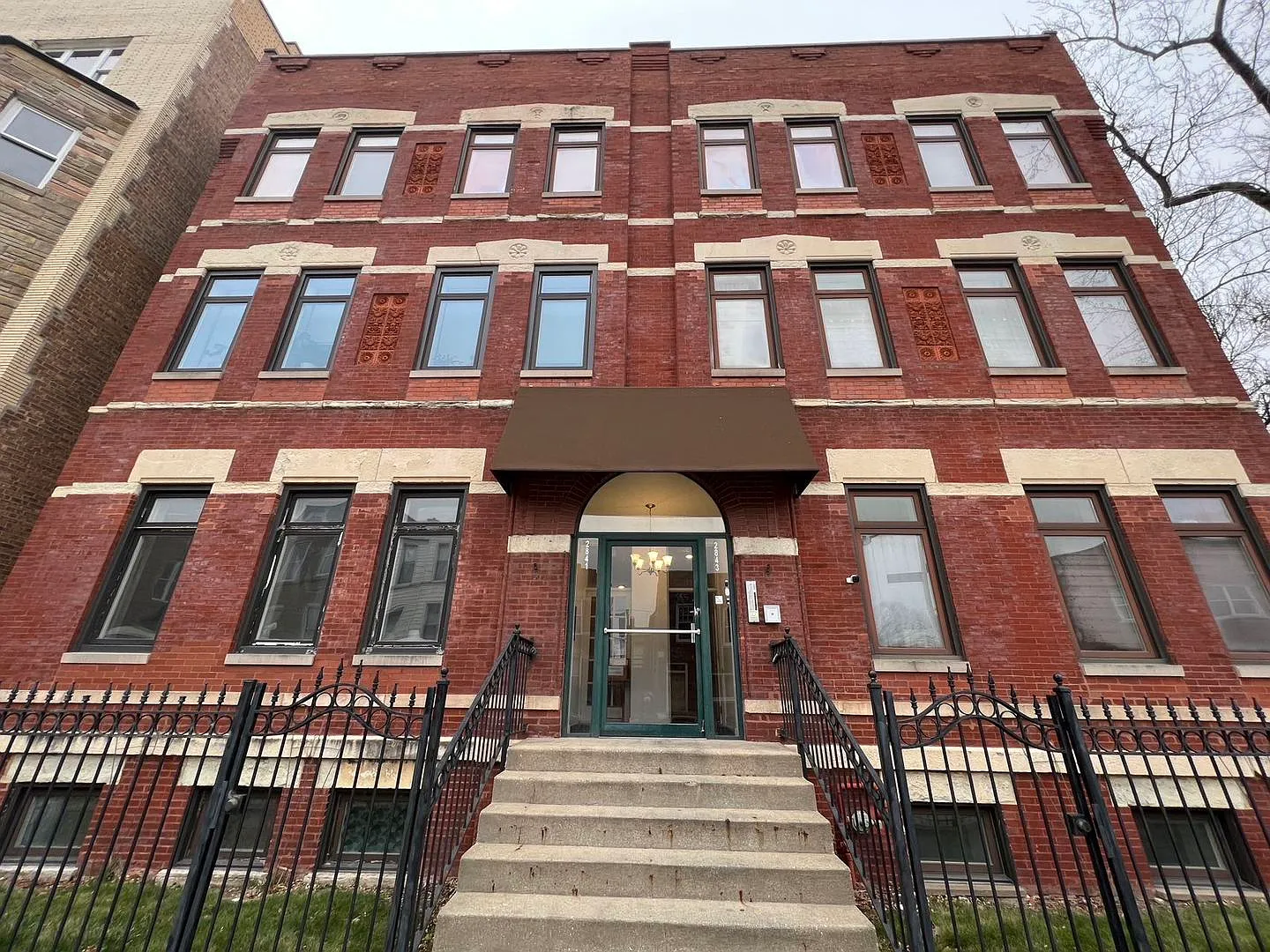 2843 S Wells St APT 3W photo 1