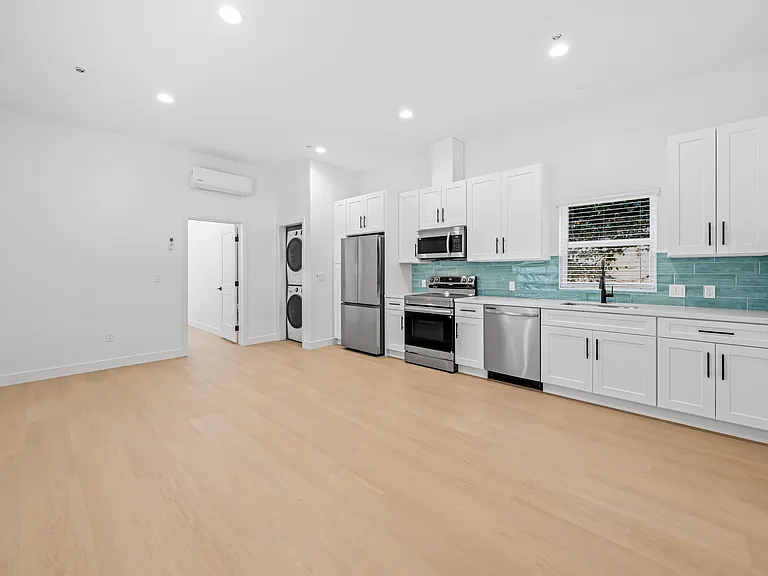 131 Diana St #13 — Photo 3